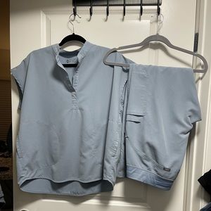 Figs women’s scrubs size large, color dusty blue